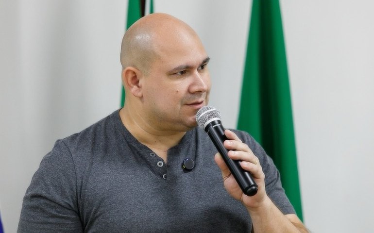 Prefeito de Cuiabá sugere que 'nem todas engravidem ao mesmo tempo' em reunião sobre benefícios a gestantes