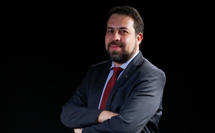 Filha de médico que teve assinatura falsificada em laudo contra Boulos quer Marçal inelegível