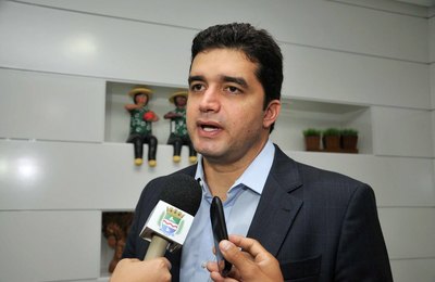 Rui diz que Prefeitura vai utilizar Zona Azul em áreas da Prefeitura