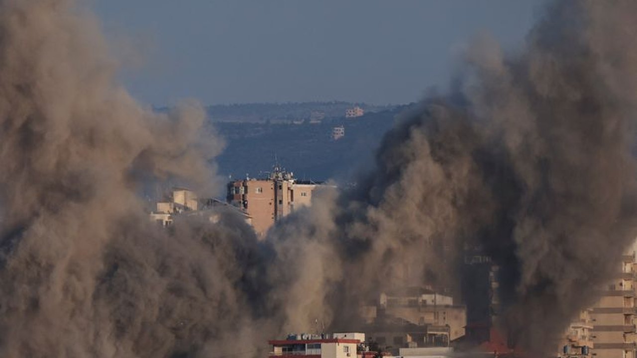 Israel intensifica ofensiva em Gaza e no Líbano; Macron pede cessar-fogo