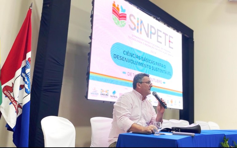 Presidente da Fapeal profere palestra em evento de ciência e tecnologia
