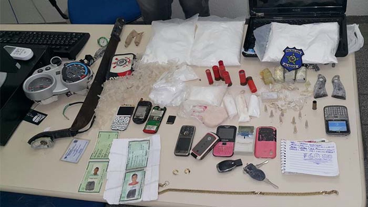 PC prende mulher com grande quantidade de droga
