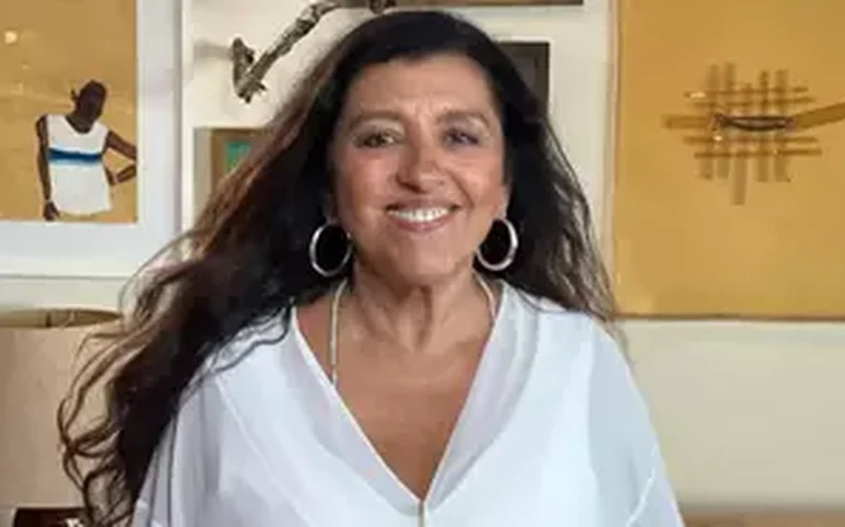 Regina Casé dá conselho a quem almeja chegar aos 70 anos como ela: 'Não pode ter nostalgia'