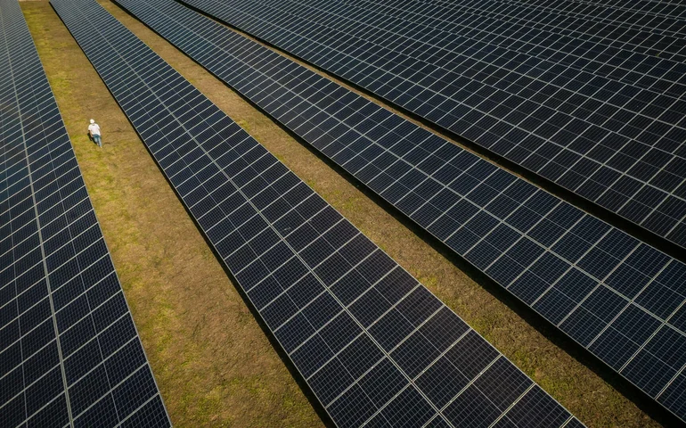 Consumidores corporativos e setor rural investem R$ 9,6 bilhões em novas instalações de energia solar em 2025, aponta TTS Energia