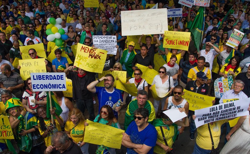 Cardozo acha protestos democráticos, mas não vê razões jurídicas para impeachmet