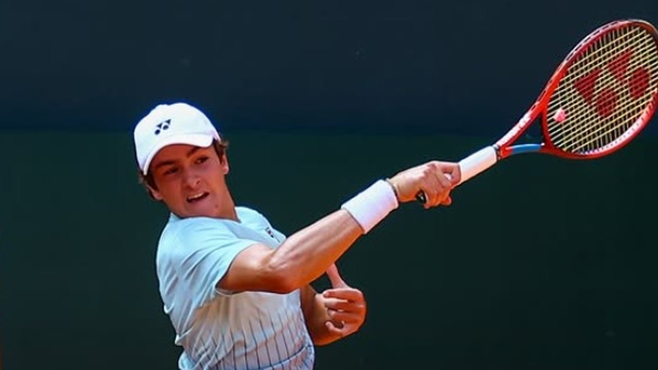 João Fonseca mira semifinal histórica após eliminar Djokovic e Ruud em Roland Garros