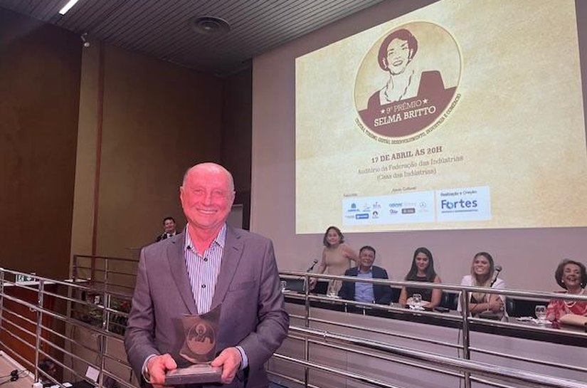 Presidente do Tribunal de Contas de Alagoas recebe prêmio Selma Britto