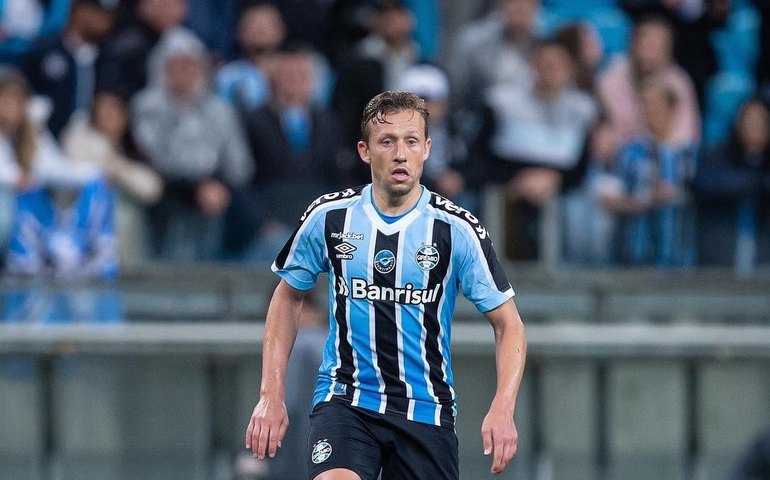 Lucas Leiva é afastado do Grêmio após apresentar alteração do ritmo cardíaco