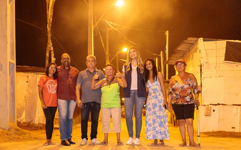 Prefeitura amplia rede de iluminação e implanta luminárias em assentamento do Benedito Bentes