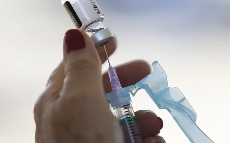 Moderna recebe US$ 176 milhões do governo dos EUA para fabricar vacina contra a gripe aviária