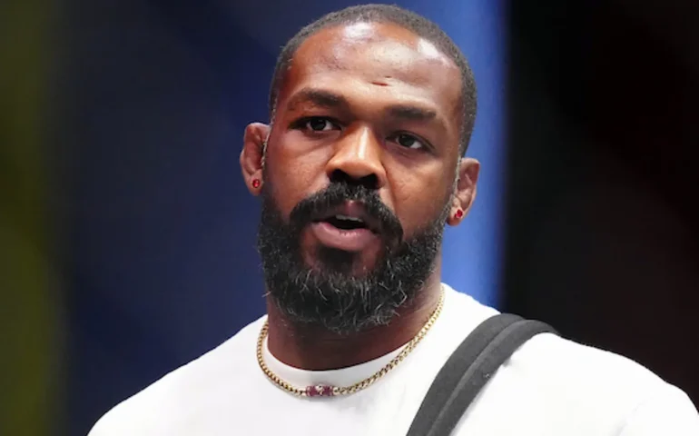 Jon Jones revela que recusou proposta milionária para lutar na Casa Branca