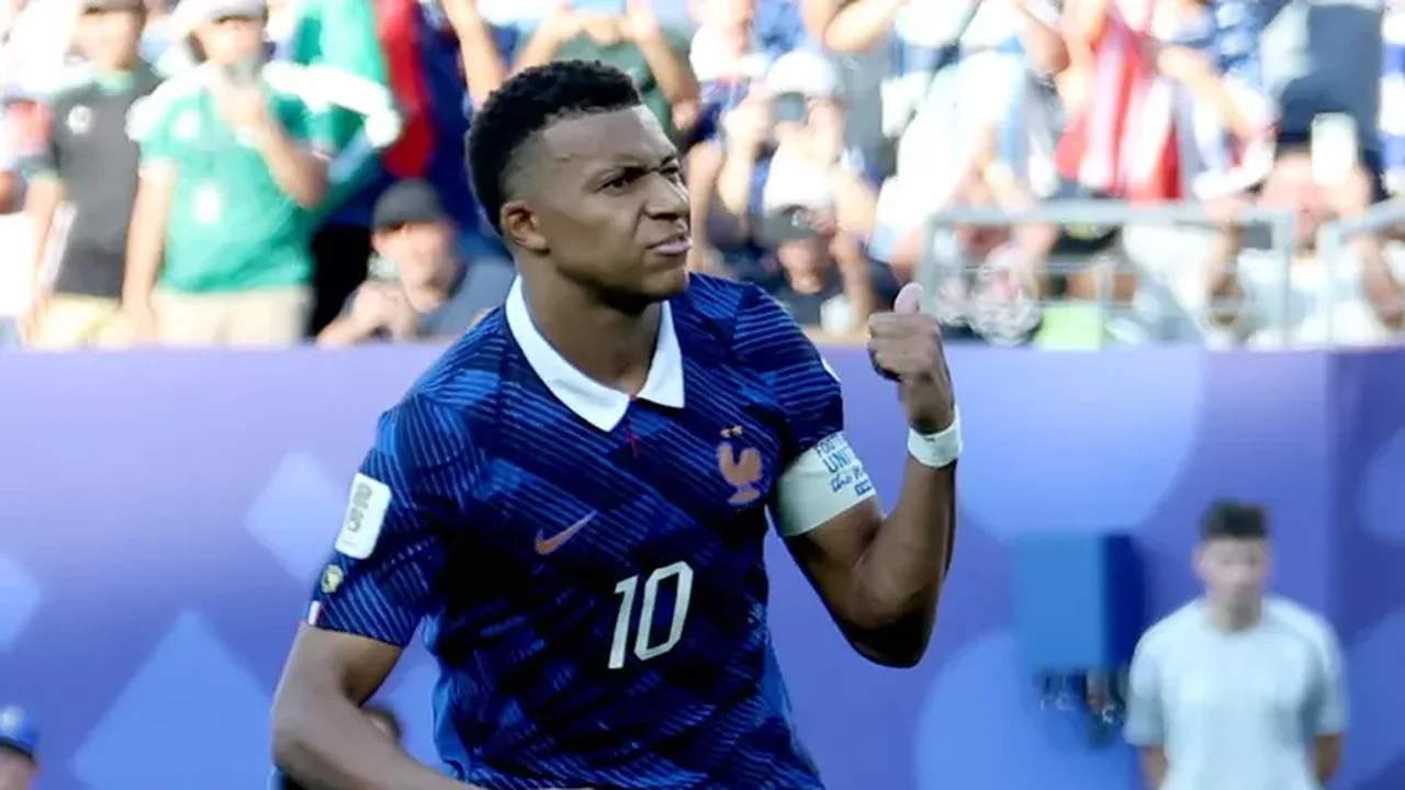 Mbappé reage a ataques racistas de senadora paraguaia