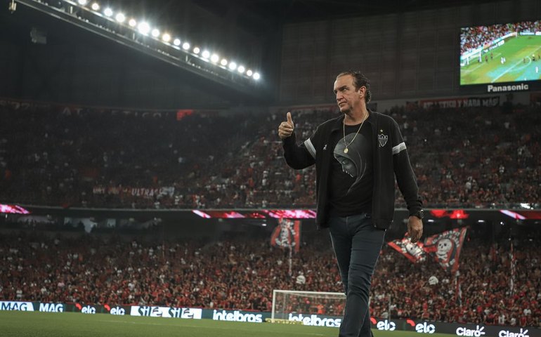 Torcida do Atlético Mineiro aguarda os anúncios das novas contratações