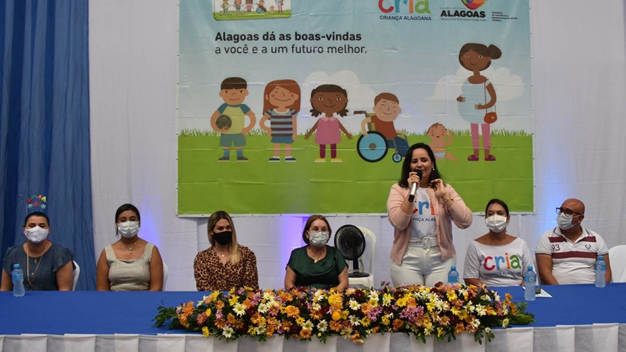 Famílias de Cajueiro recebem Cartão CRIA