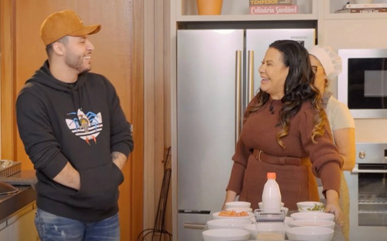 Mãe de Marília Mendonça recebe Murilo Huff em canal de culinária: &#8216;Meu filhão&#8217;
