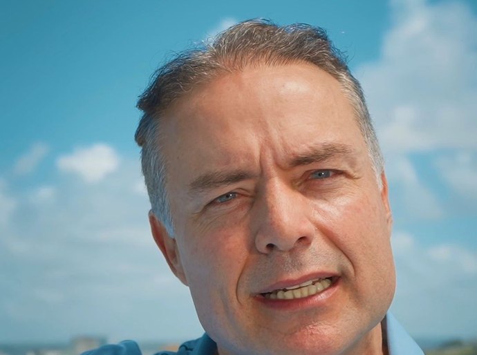 “Não preciso aumentar meu músculo por IA”, diz Renan Filho ao defender comparação entre gestões