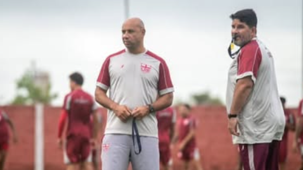 Barroca lança livro sobre treinadores e defende literatura de futebol no Brasil: 'Deixar aprendizado'