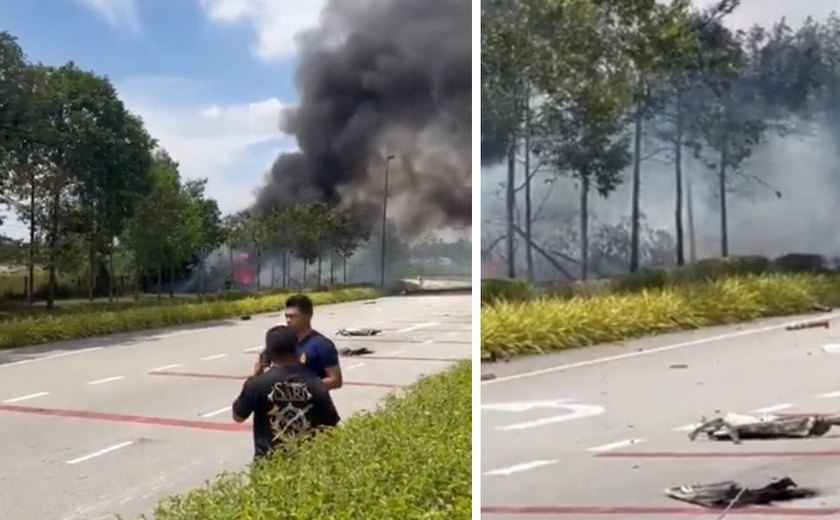 Avião cai em rua da Malásia e mata passageiros a bordo e motoristas em terra