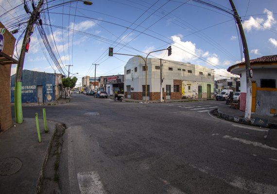 Obra em rede de drenagem modifica trânsito no Poço neste domingo (30)