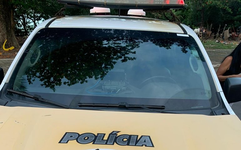 Batalhão de Trânsito flagra condutora armada durante blitz no Vergel do Lago