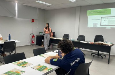 Oficina de práticas de herbário aproxima público da pesquisa botânica e da flora alagoana