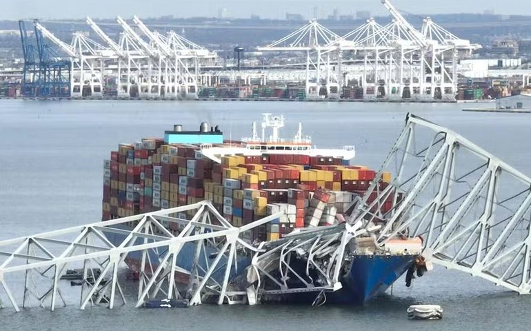 Corpos de duas vítimas de queda de ponte após colisão de cargueiro são encontrados