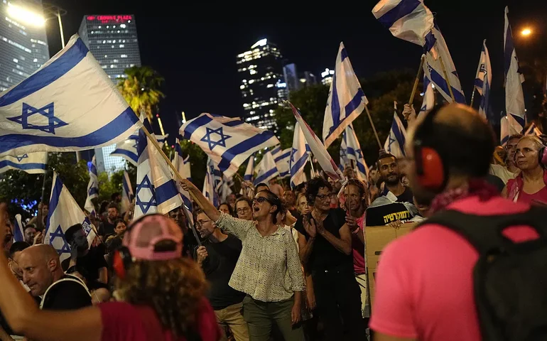 Israelenses realizam maior protesto desde início da guerra em Gaza e pedem eleições antecipadas