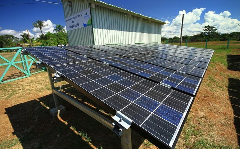 Brasil ultrapassa marca histórica de 12 GW em geração solar, diz Absolar