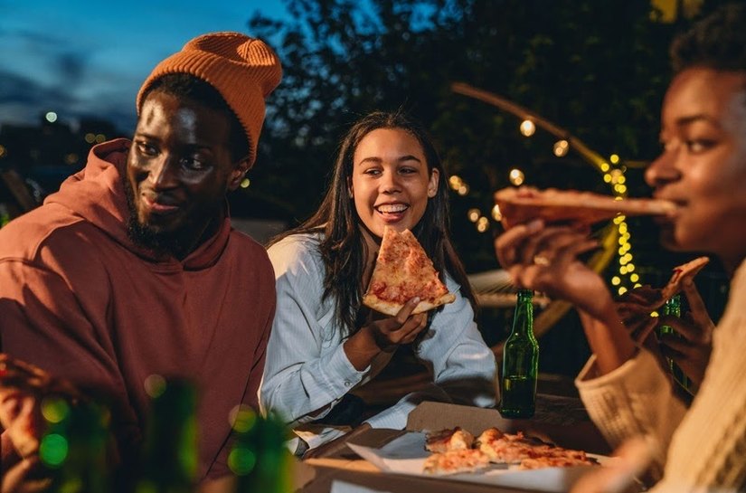 Amizade e paquera: por que os amigos são os melhores cupidos do Tinder?
