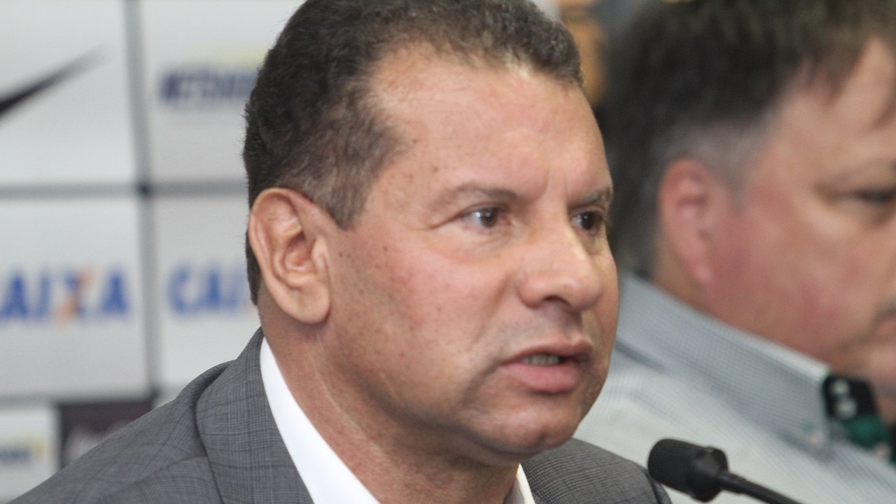 Após semanas de negociações, Juventude oficializa Celso Roth como treinador