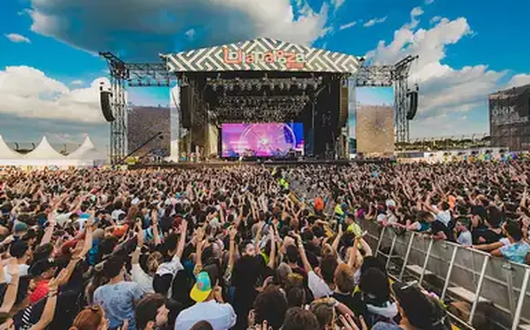Lollapalooza realiza nova edição apostando em formato distante de sua proposta original