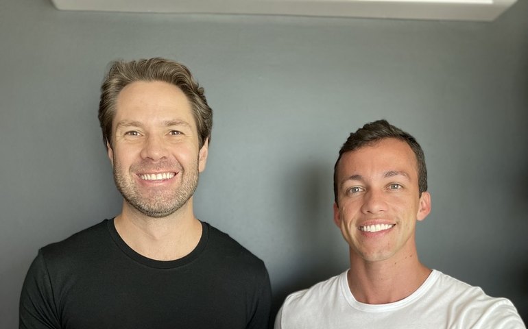 Pedro Vilela e Delegado Leonam registram em cartório compromisso com a proteção animal