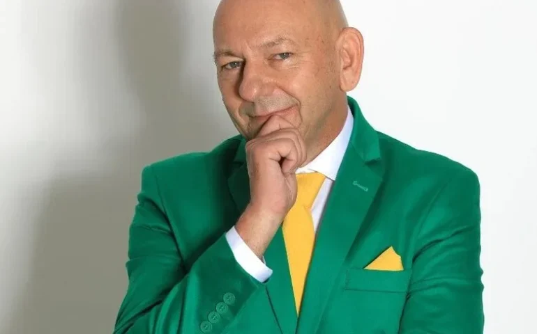 Luciano Hang é condenado a indenizar Lula em R$ 33 mil por faixas ofensivas exibidas em aviões