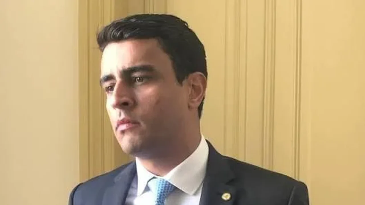 Atras em pesquisa, JHC é  testado em nova consulta para Senado