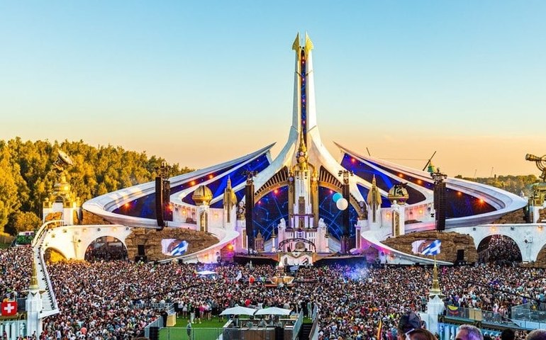 Tomorrowland Brasil 2026 é adiado após incêndio em palco na Bélgica