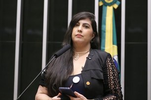 Barbara Penna teve sua casa incendiada e foi atirada do 3º andar pelo seu ex-companheiro / Foto: Ederson Nunes/CMPA