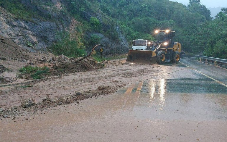 Estradas no litoral norte de SP ainda têm interdições após chuvas