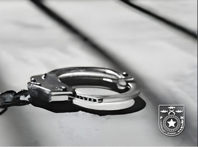 PM prende dois foragidos da Justiça em Maceió e na Barra de Santo Antônio