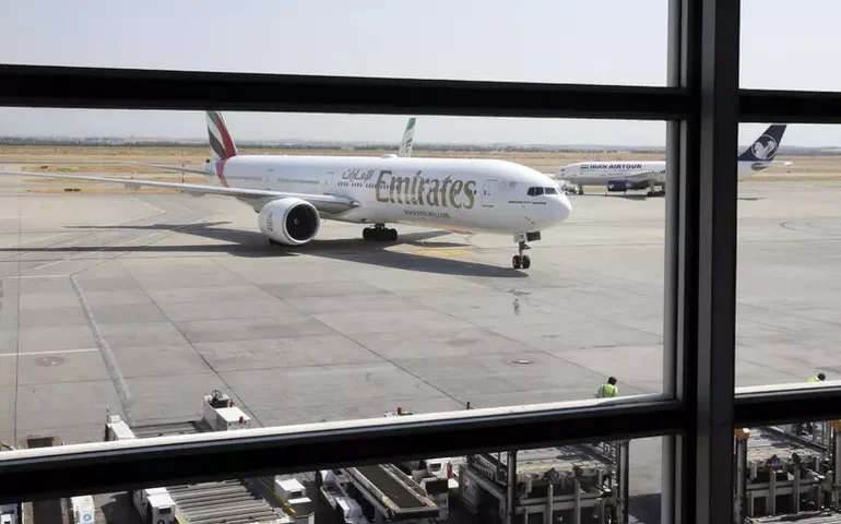 Maior aeroporto de Teerã retoma voos internacionais