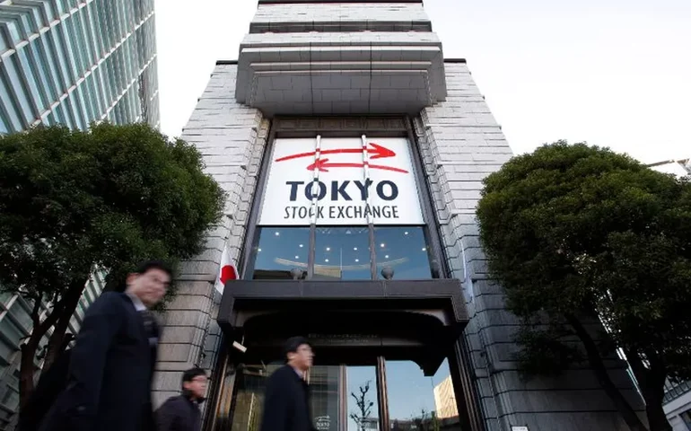 Após queda recorde, Bolsa de Valores de Tóquio sobe mais de 10% na abertura desta terça-feira