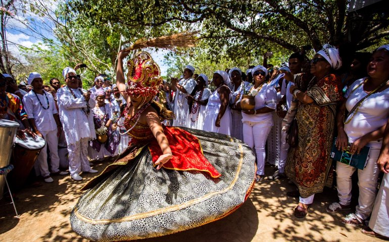 Capoeira, danças, homenagens e apresentações fazem parte da programação do mês da consciência negra