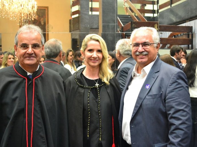 Prefeito de Arapiraca acompanha solenidade de posse da presidente do TCE/AL