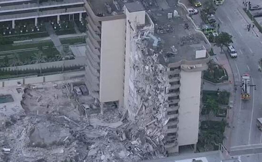 Parte de prédio de 12 andares desaba na Flórida e deixa ao menos 1 morto
