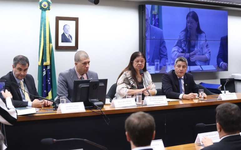 Deputados buscam solução para entrave no rateio de R$ 767 milhões das bets entre atletas e clubes