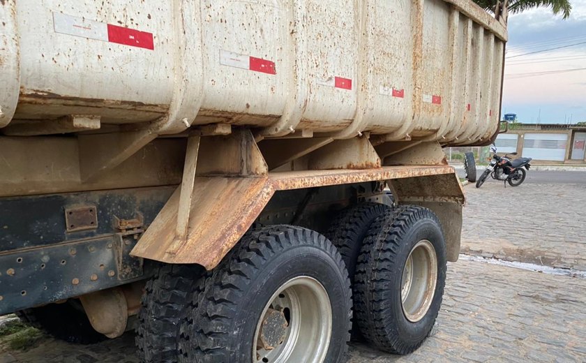 Prefeitura de Traipu realiza troca de pneus de veículos e garante mais segurança aos colaboradores