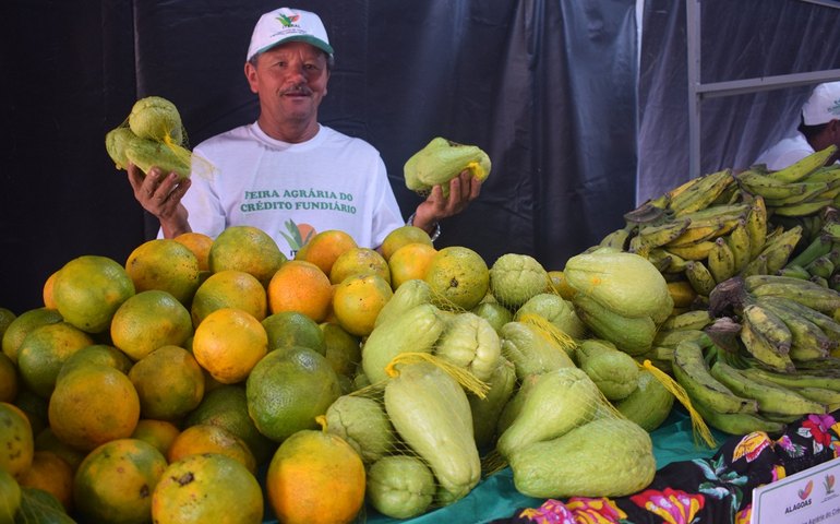 Limoeiro de Anadia recebe Feira Agrária do Crédito Fundiário