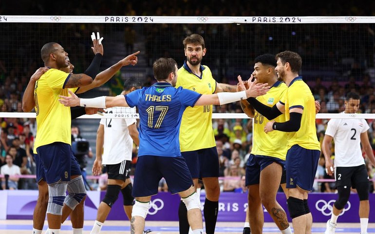 Vôlei masculino: Brasil vence Egito e se garante nas quartas em Paris