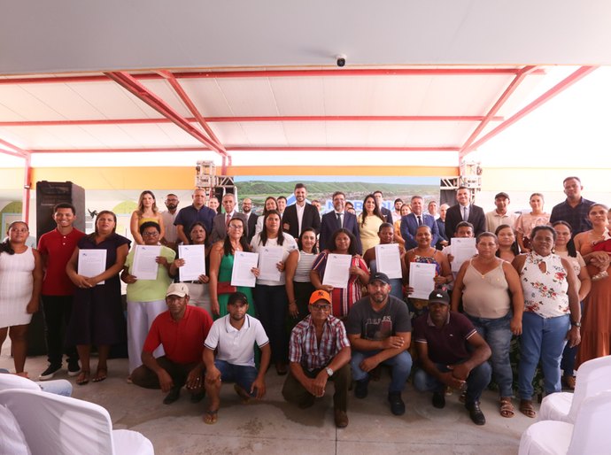 Prefeito Dalminho participa da entrega de títulos de propriedade pelo TJ/AL a famílias de Belo Monte