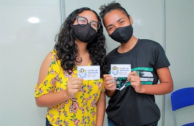 Adolescentes voltam a ser vacinados contra Covid em Penedo