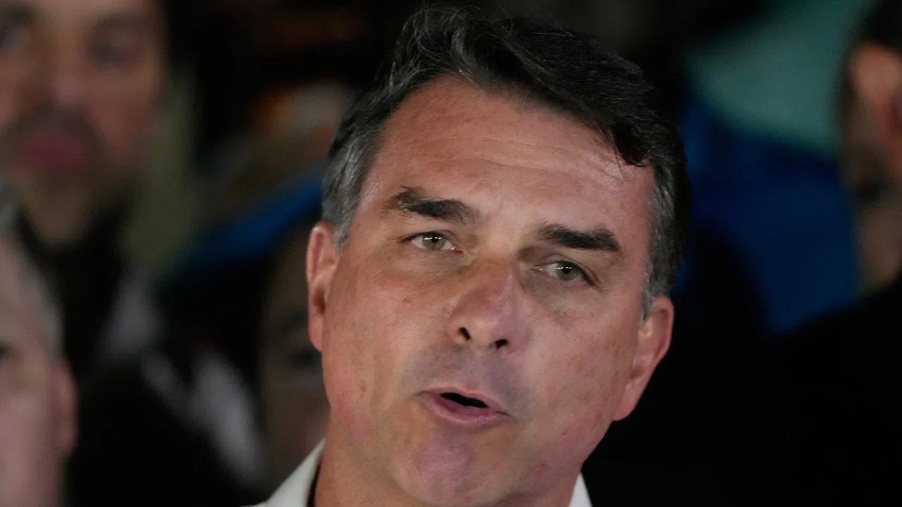 Flávio se diz presidente em carta; Tarcísio apela pela ordem